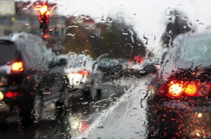 Yagmurlu Havada Araba Kullanma Tuyolari